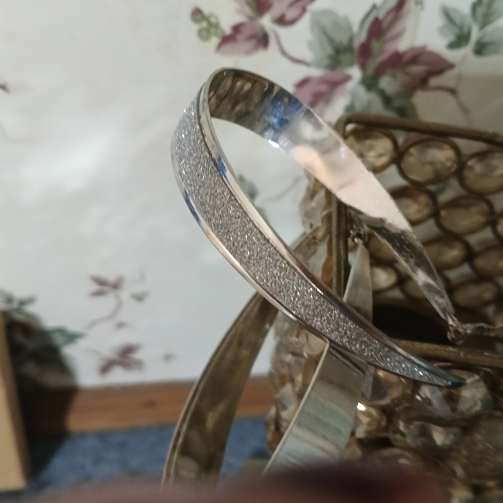 Elegant Silver Women's Bangle